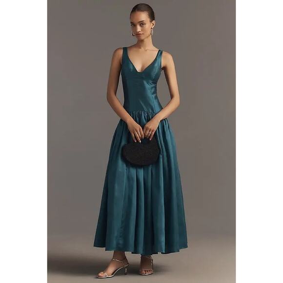 hutch gabriella v-neck drop-waist maxi dress Hutch Carmel Maxi Dress in Black – TrenLend main image 1